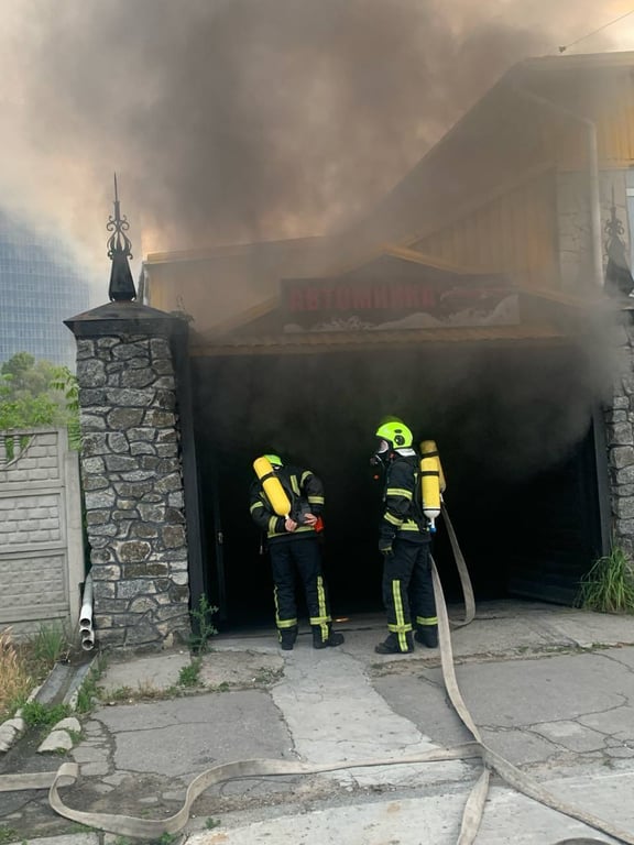 У Києві під час ракетної атаки 31 травня пошкоджено СТО