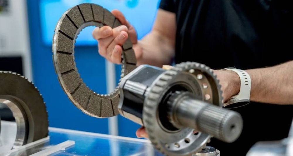 Mercedes разработал вечный тормоз, который не нужно менять - фото 1