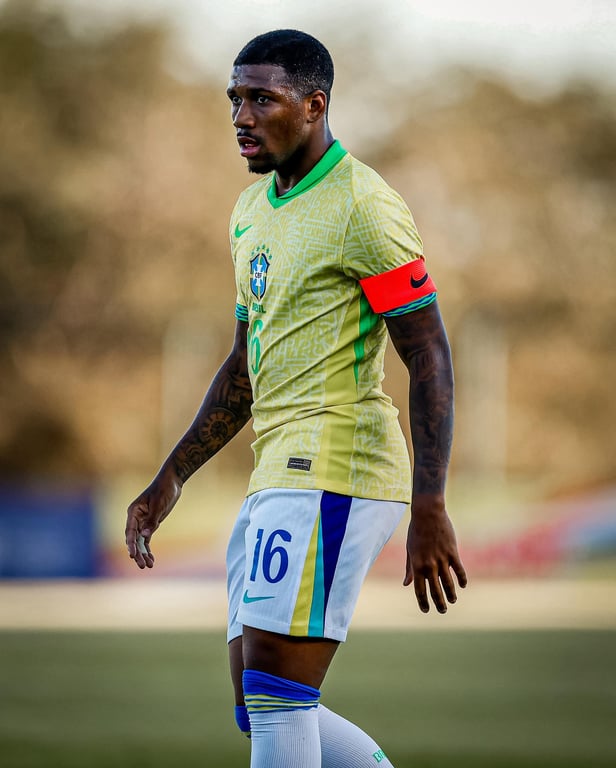 Леандриньо (футболист)