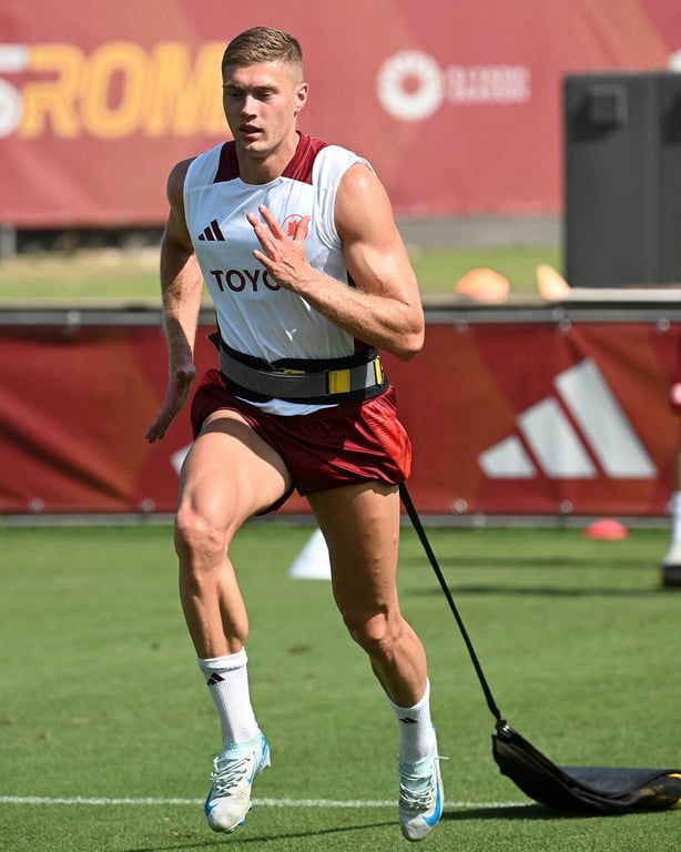 Артем Довбик на тренуванні