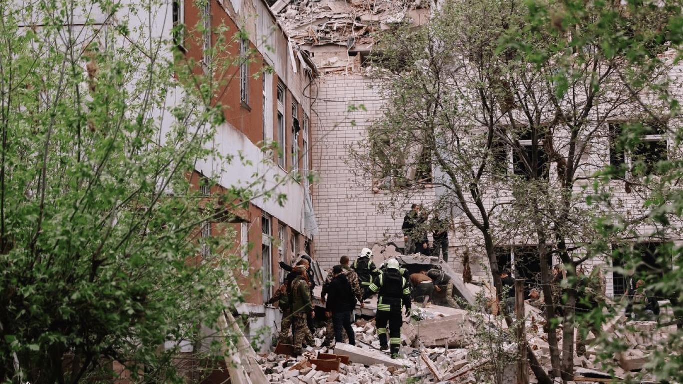 Полиция обнародовала кадры первых минут после вражеской атаки на Чернигов
