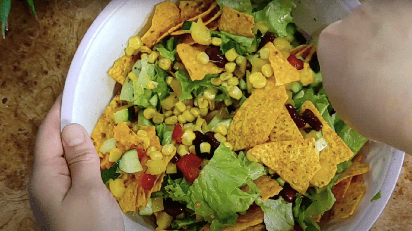 Рецепт легкого, але ситного салату