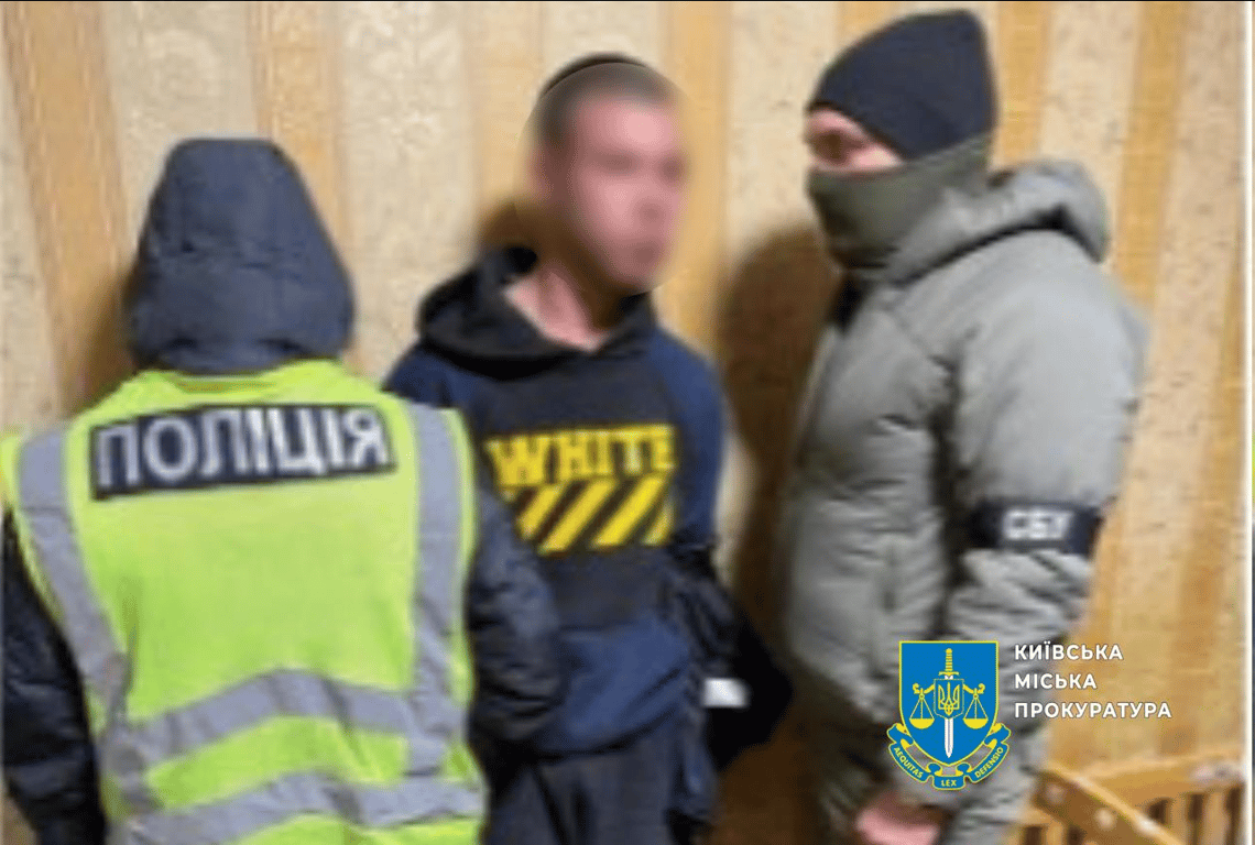 У Києві хлопці підпалили авто військових — їм оголошено підозру - фото 2