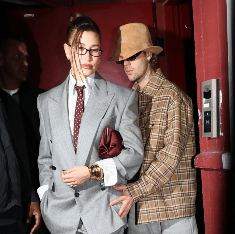 Гейлі Бібер любить епатажні аксесуари