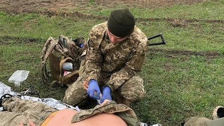 На фронті потрібні медики — у полку "Азов" відкрито вакансію терапевта - 290x160