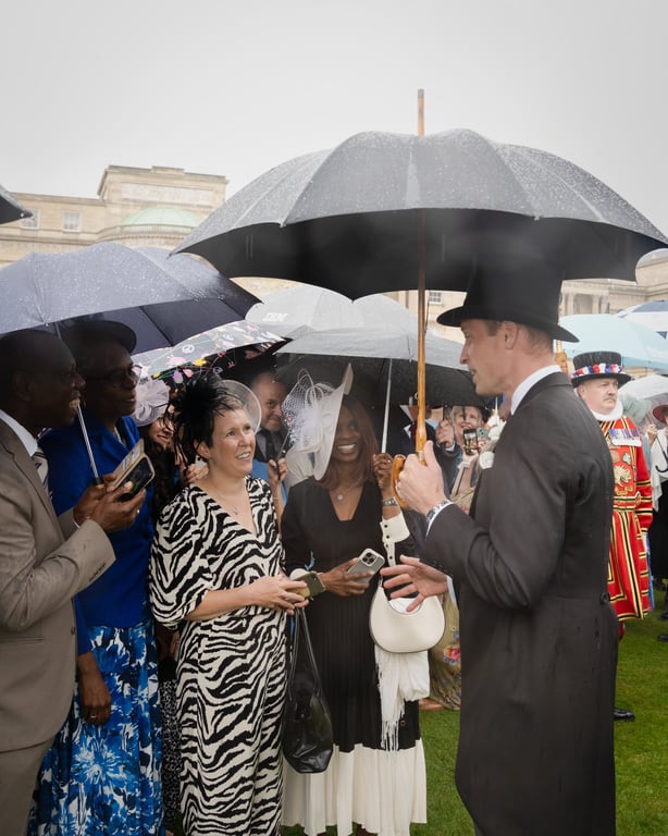 Принц Вільям на вечірці в саду Букінгемського палацу. Фото: x.com/KensingtonRoyal