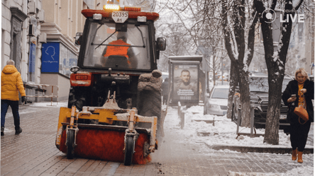 В Киеве коммунальные службы ликвидируют последствия снегопада - 285x160