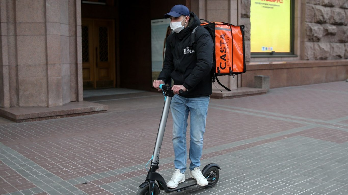 В Одессе на 17 тысяч оштрафовали курьера за пьяную езду