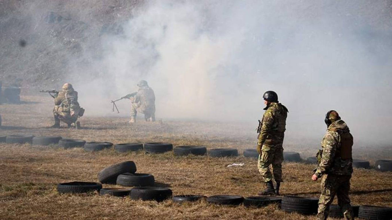 Какую базовую подготовку к боевым действиям проходят контрактники в возрасте от 18 до 24 лет