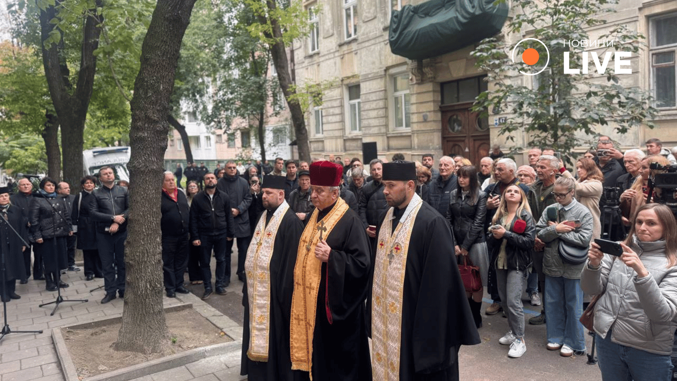 Відкриття меморіальної таблиці Андрію Парубію