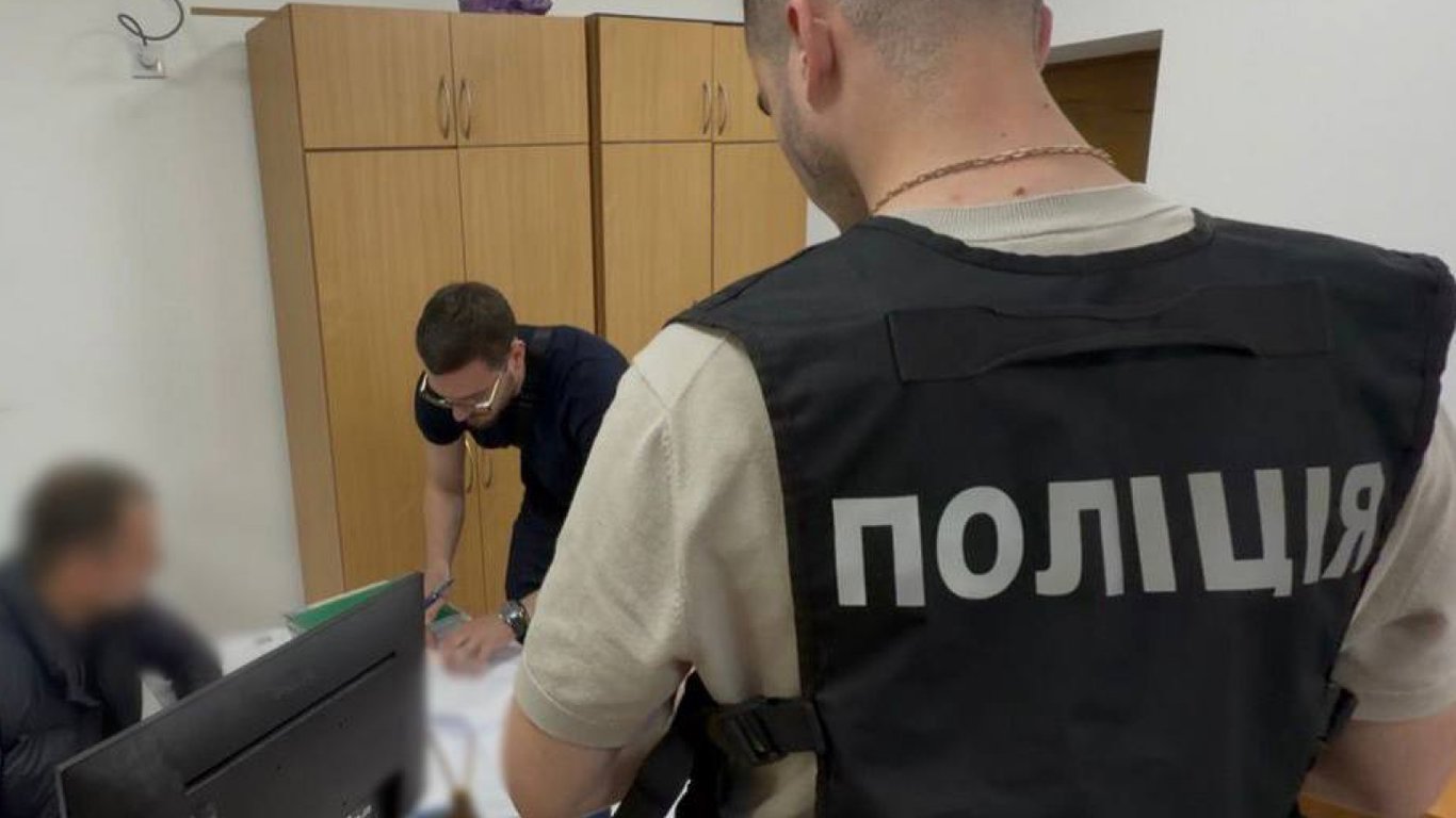 Посадовці Київзеленбуду розікрали гроші на вигаданому ремонті парку