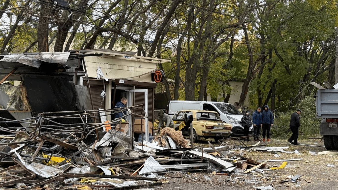 Ночной обстрел Одессы: пострадавшие и разрушение рынка