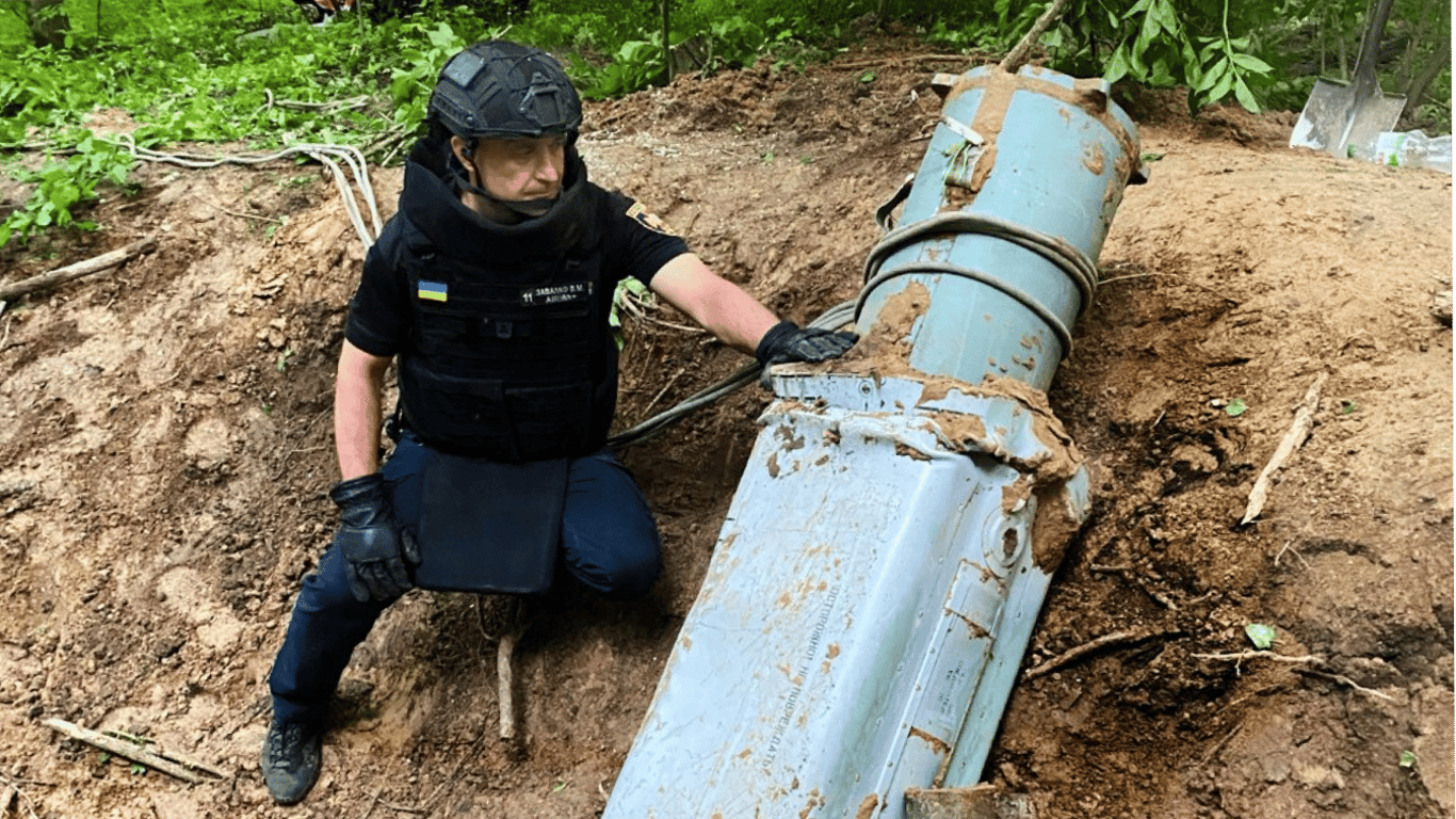 У Києві виявили бойову частину ракети Х-69 — сапери знешкодили її