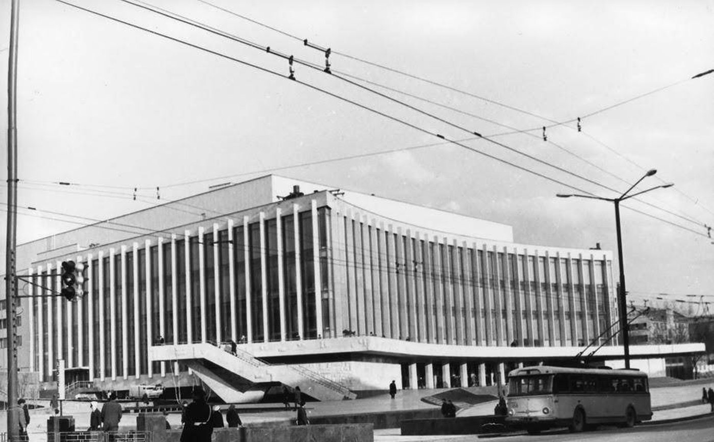 Палацу "Україна" 56 років