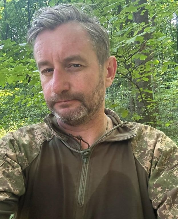 Жадан отримав першу зарплату в "Хартії" — куди письменник спрямував кошти - фото 1