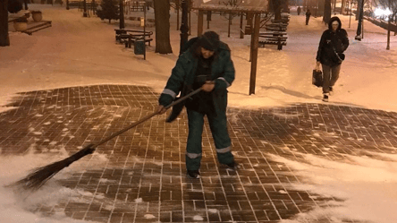 Київ засипало снігом — яка ситуація на вулицях - 285x160