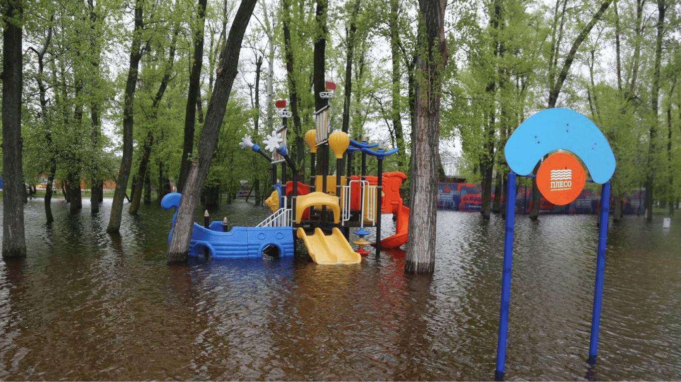 Киевские парки идут под воду — что случилось