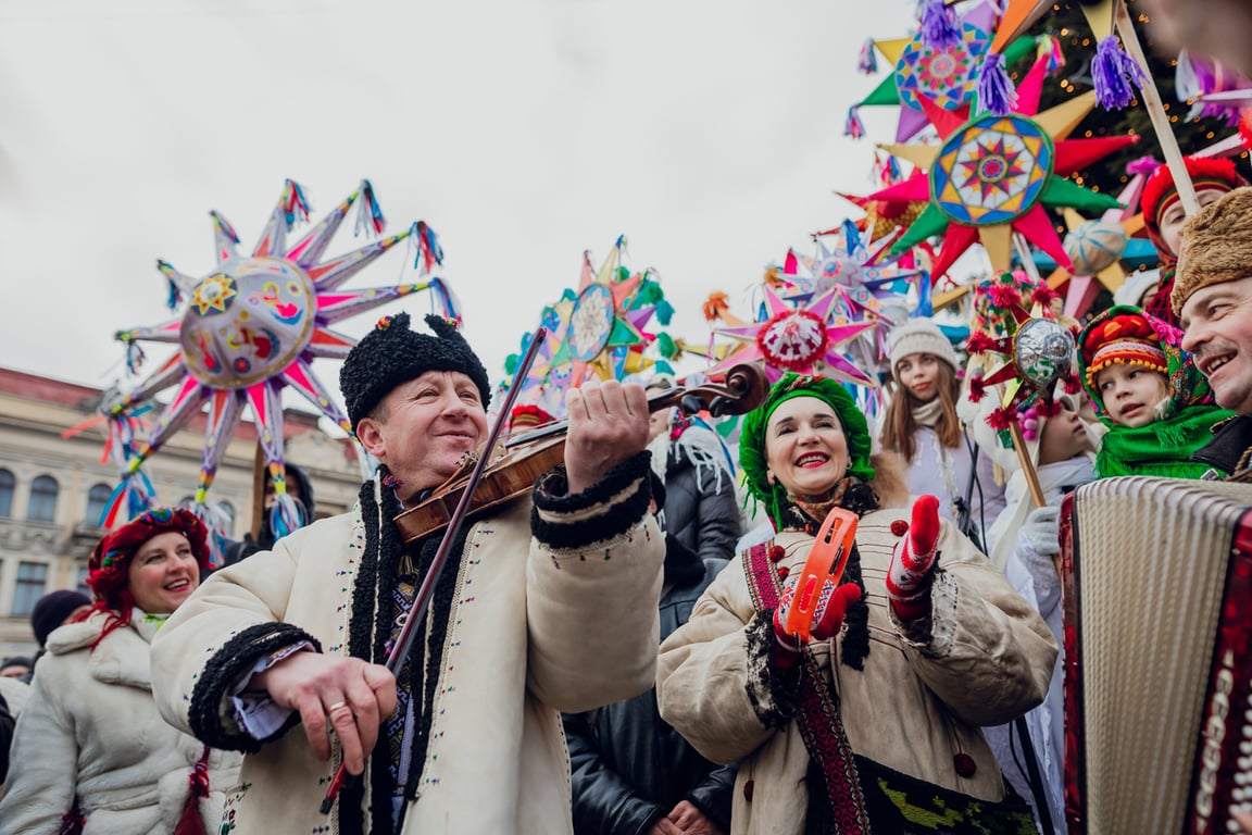 Веселі колядки для тих, хто збирається у гості на Різдво 2025