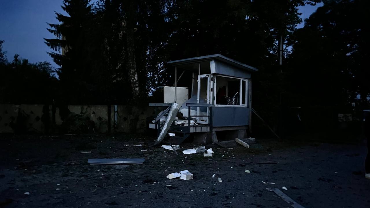 Во Львовской общине в результате попадания БпЛА есть разрушения и пострадавший, — Садовый - фото 4