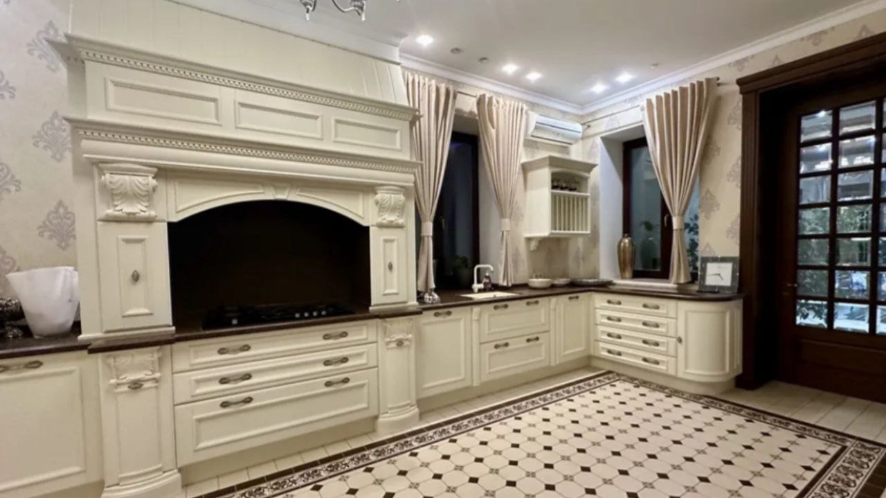 В Одесі продають маєток