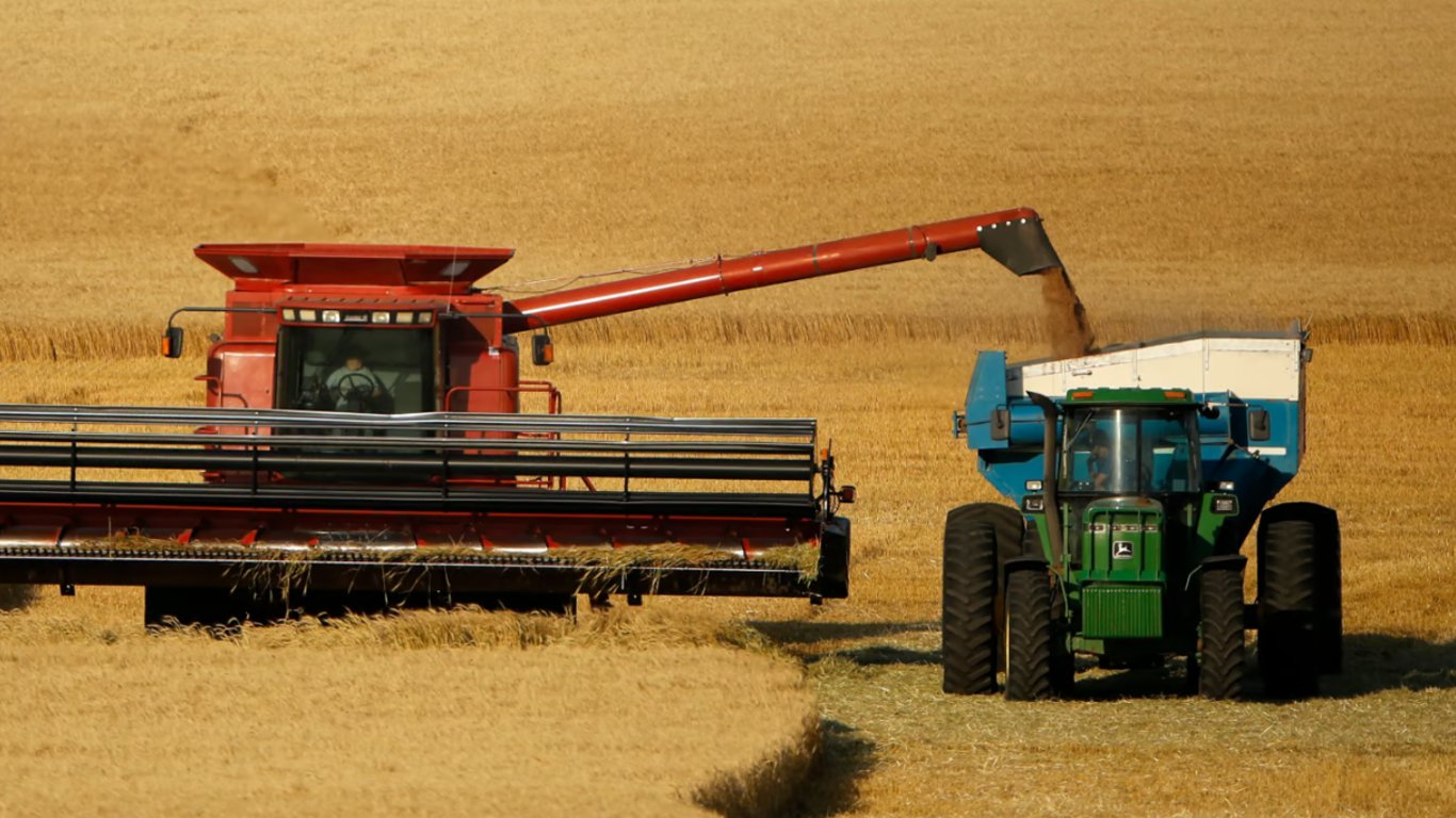 Защита урожая — николаевские аграрии получают мобильные зернохранилища