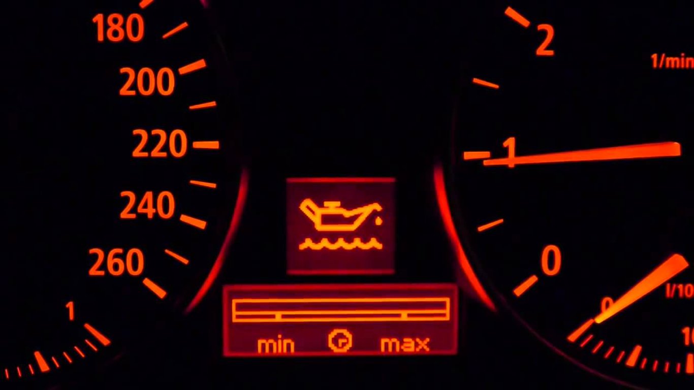 Лампочка моторного масла в авто свидетельствует о четырех проблемах — как их решить