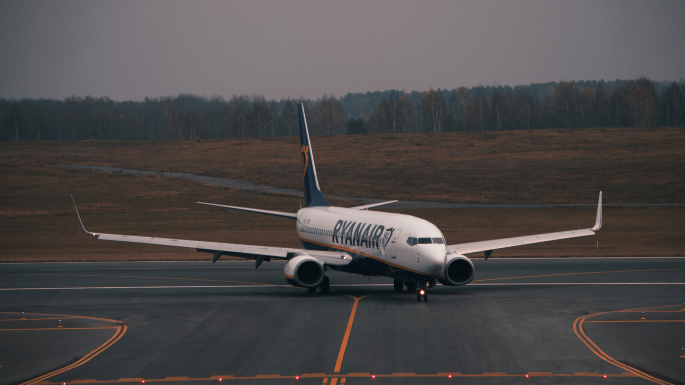 Ryanair переходить на електронні квитки — що робити пасажирам, які загублять телефон