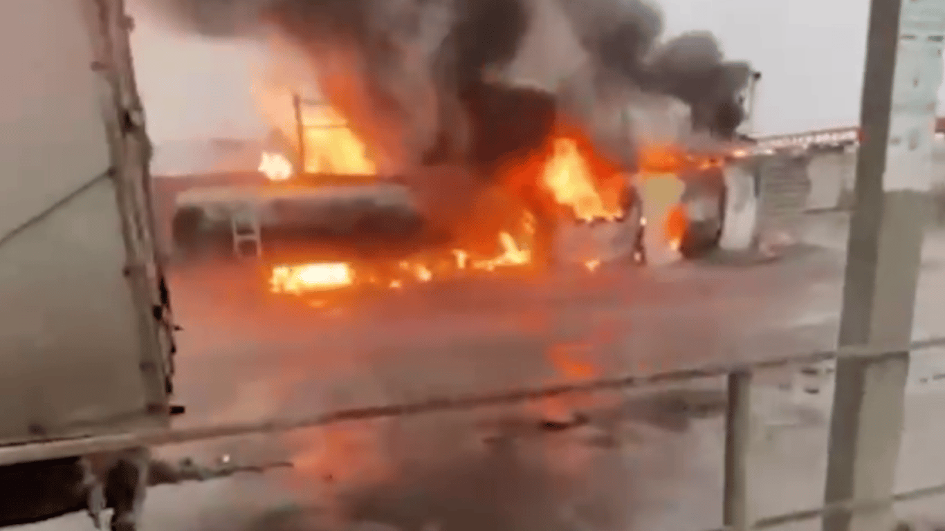 В России произошел взрыв — масштабный пожар вспыхнул на газовой заправке
