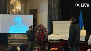 У Києві відбувається церемонія прощання з дисидентом Степаном Хмарою - 285x160