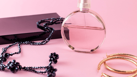 Самые популярные ароматы 90-х, что до сих пор очаровывают женщин - 285x160