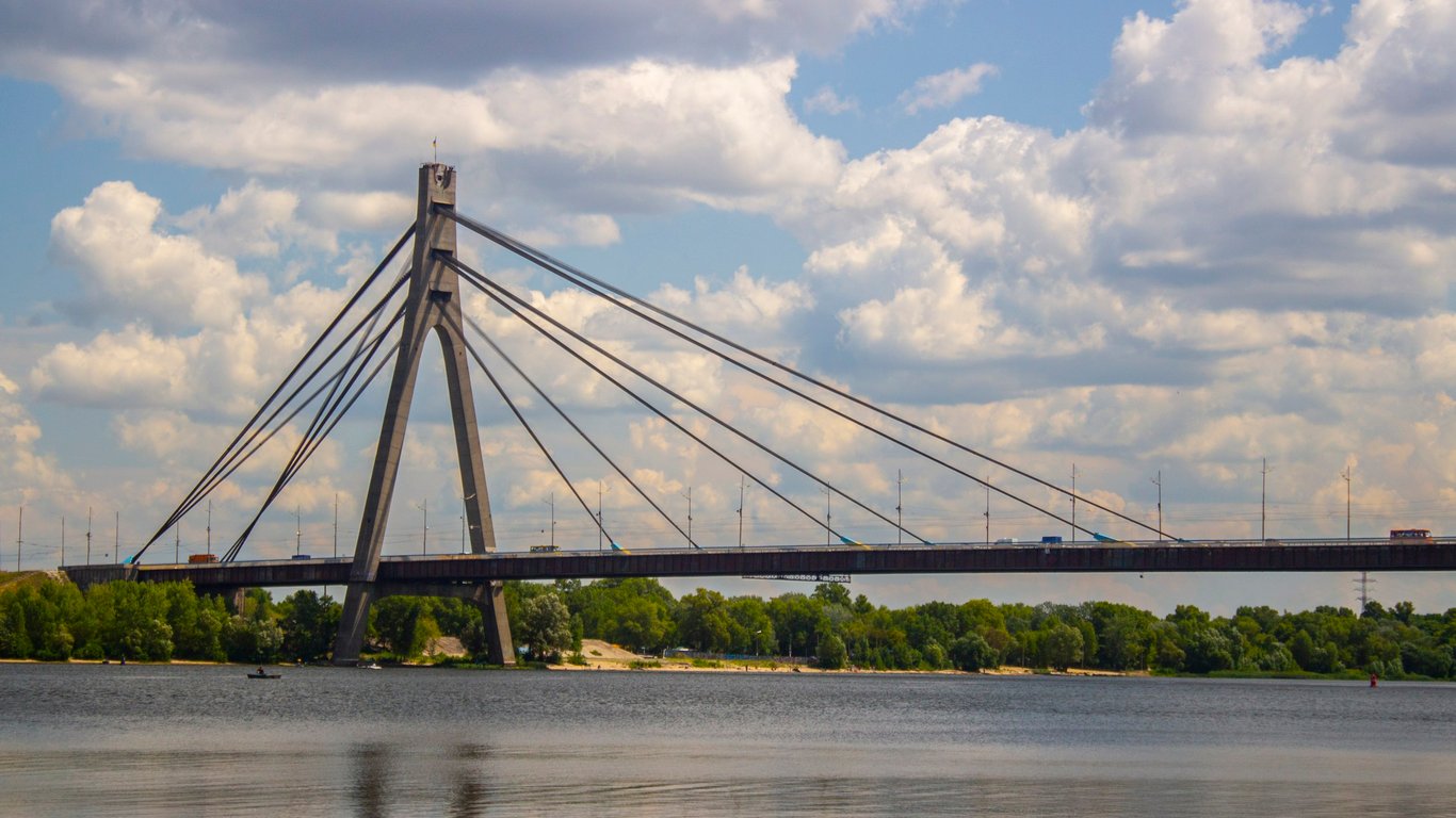 По Північному мосту можуть запустити швидкісний транспорт на Троєщину