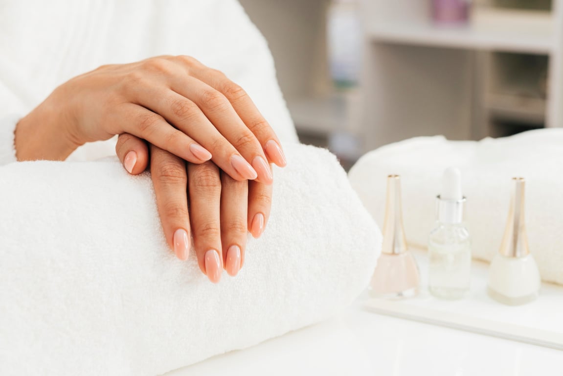 Найкращі дні для манікюру у вересні 2025 за місячним календарем