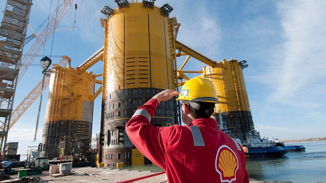 Shell сократит около 20% рабочих мест в команде по сделкам