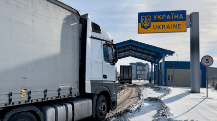 На чотирьох КПП зафіксовано затори — черги на кордоні України - 285x160