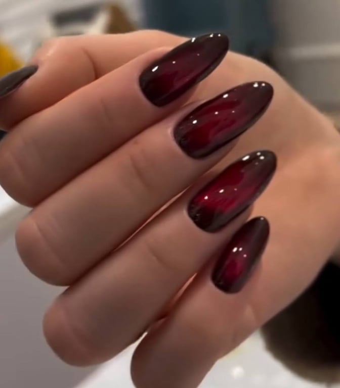 Манікюр, що додасть загадковості вашому образу