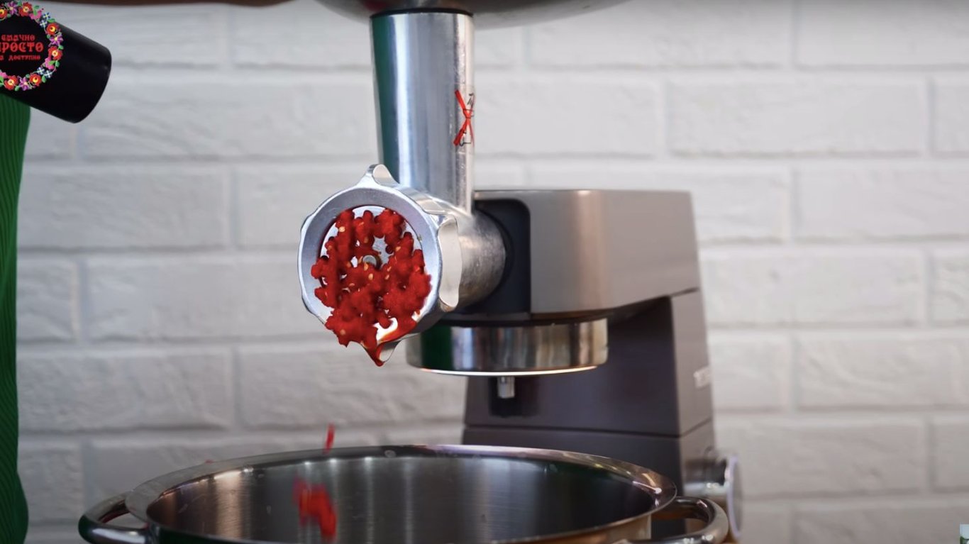 гостро-солодкий соус на зиму