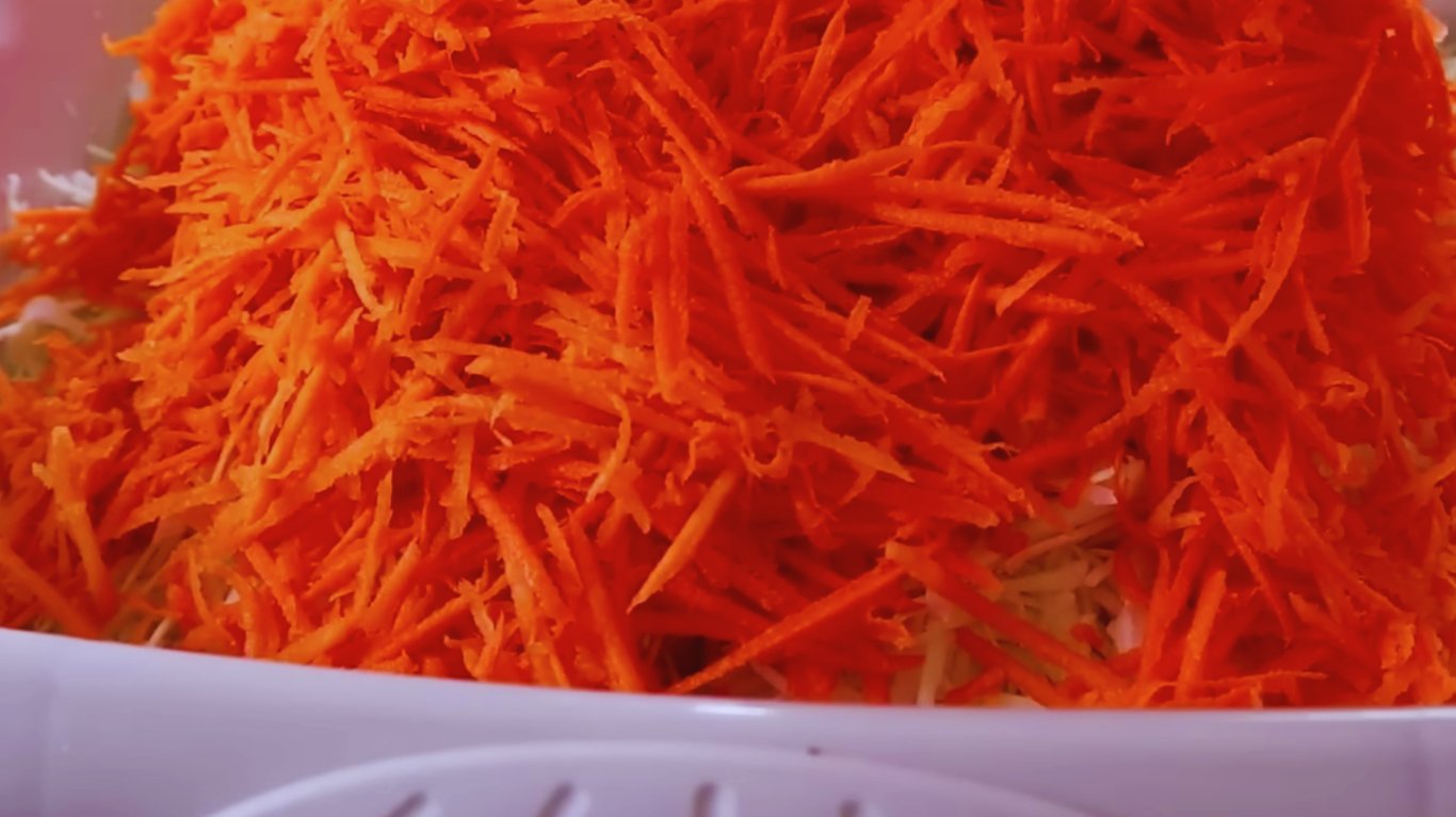 салат з маринованою капустою