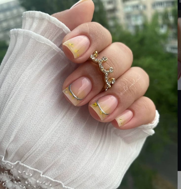 A cute manicure perfect for spring