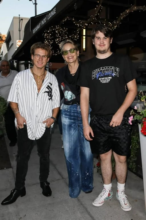 Шэрон Стоун провела выходные со взрослыми сыновьями