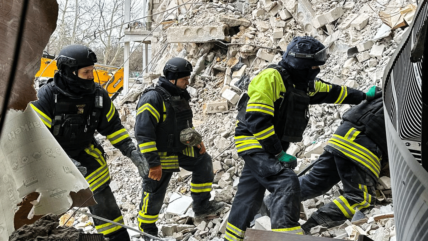 Удар по будинку в Херсоні — росіяни вбили матір двійнят