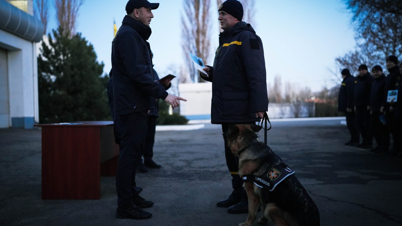 Рятувальники одеського гарнізону отримали поважні відзнаки: кого нагородили