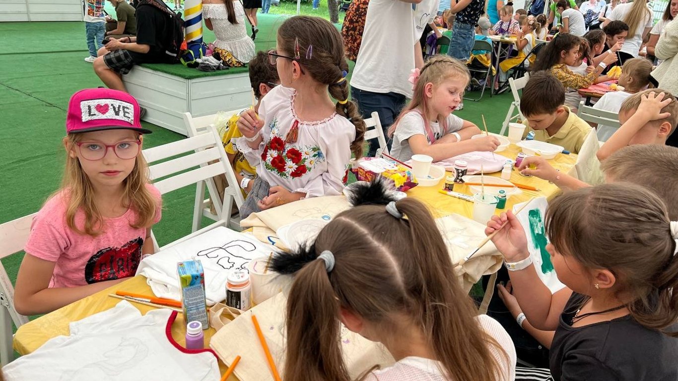 В Киеве пройдет благотворительный фестиваль для детей-переселенцев "Рядом-Фест" - программа мероприятия