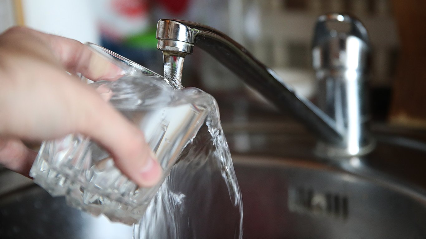 На день частина Одеси залишиться без води: перелік адрес