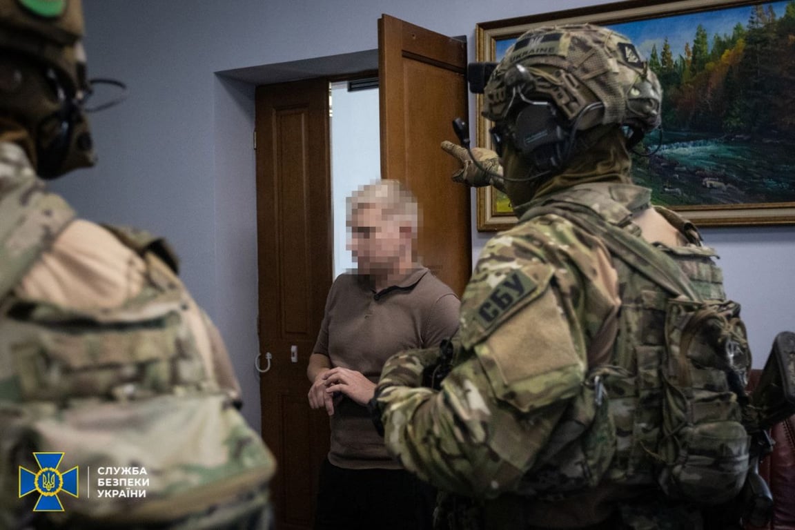 Сотрудник СБУ и задержанный чиновник Гостаможслужбы