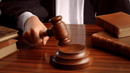 Тернопільський суд засудив поліцейського, який затримав суддю - 285x160