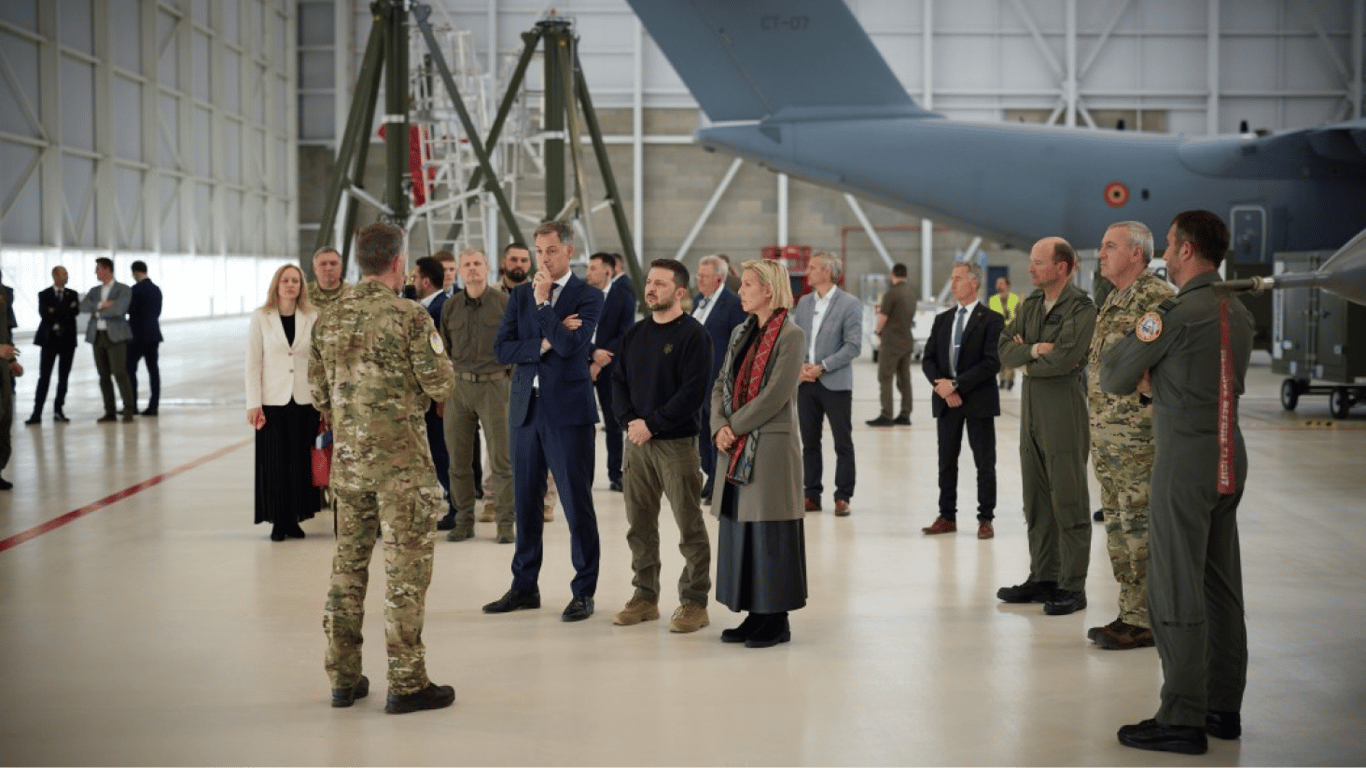 Зеленский посетил аэродром "Мелсбрук", где учатся украинские военные