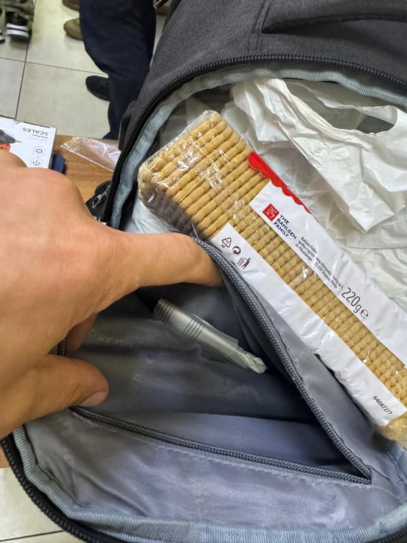 Їхала за кордон з наркотиками — на пункті пропуску "Орлівка" затримали жінку - фото 2