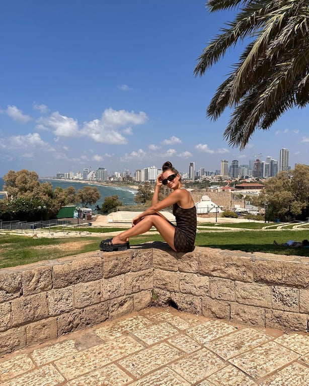 Син Ксенії Мішиної влаштував їй кумедну фотосесію на пальмі - фото 4