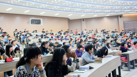 Английский язык не обязателен: ведущий китайский университет отменяет тесты - 285x160