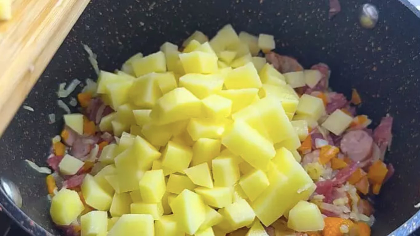 рецепт супу з ковбасками